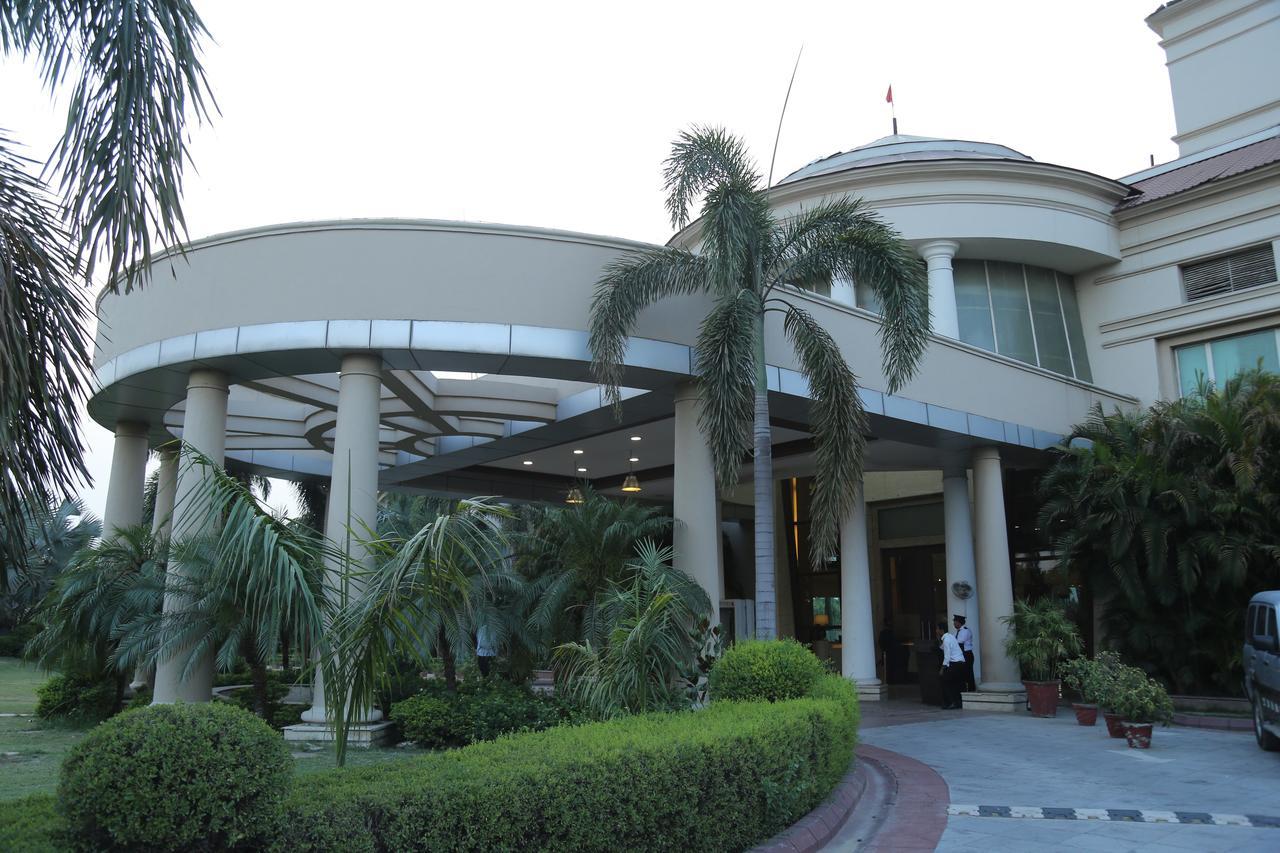 The Cabbana Resort & Spa Phagwāra Екстериор снимка