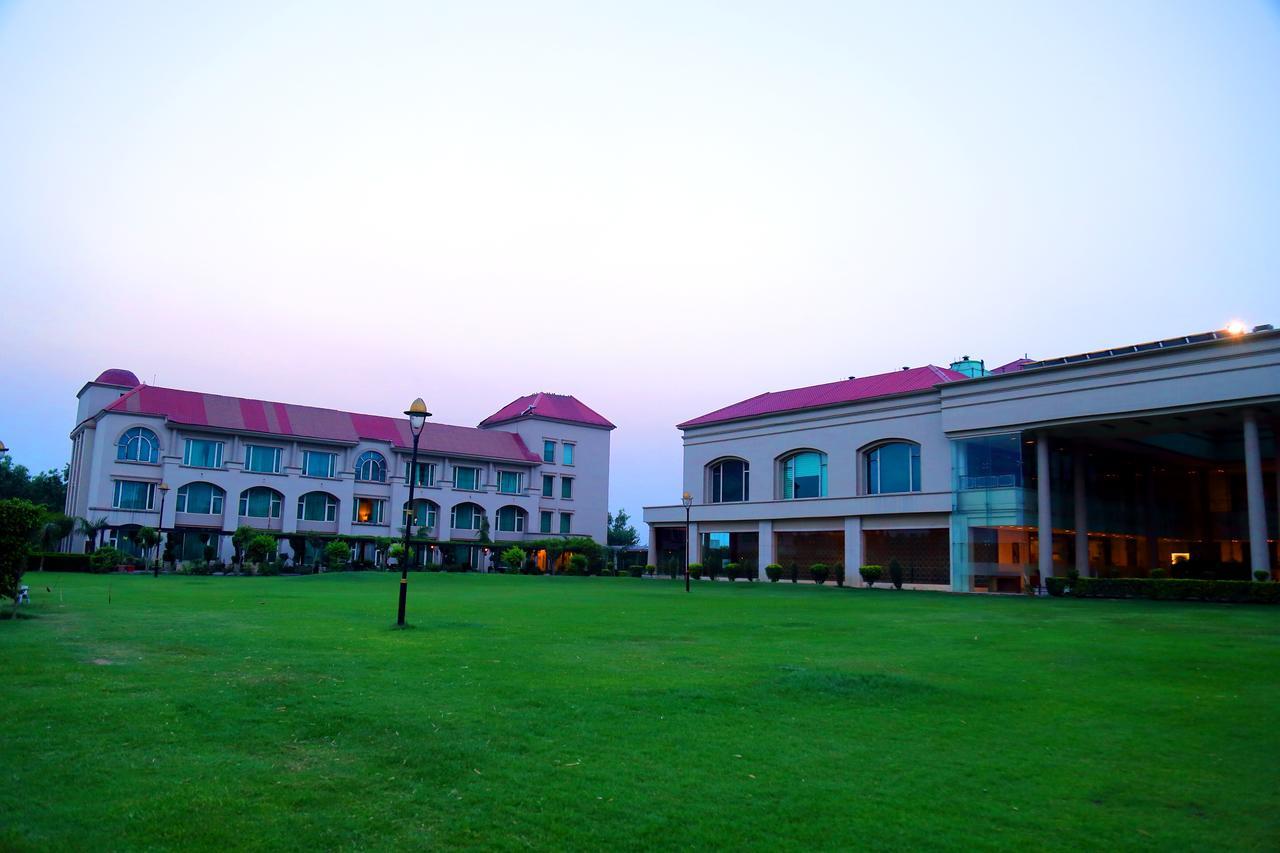 The Cabbana Resort & Spa Phagwāra Екстериор снимка