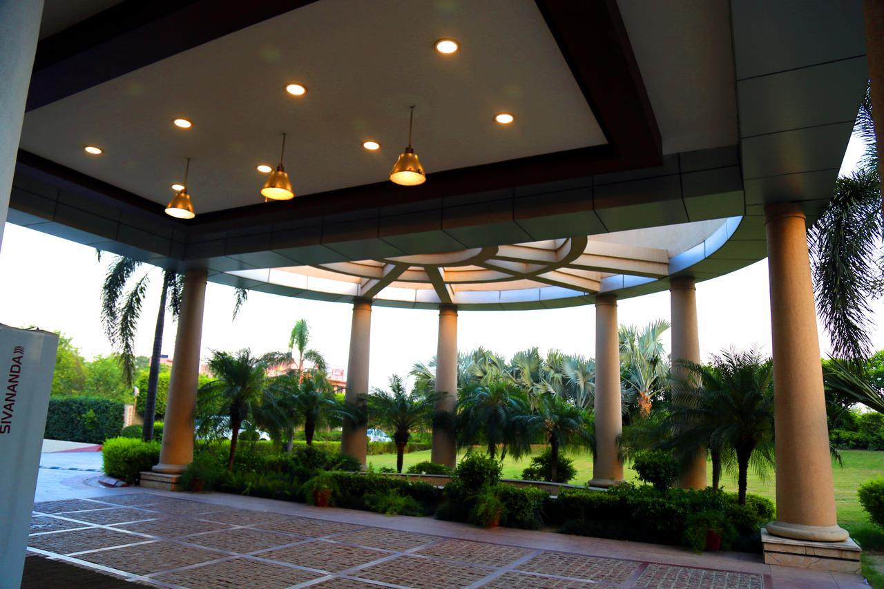 The Cabbana Resort & Spa Phagwāra Екстериор снимка