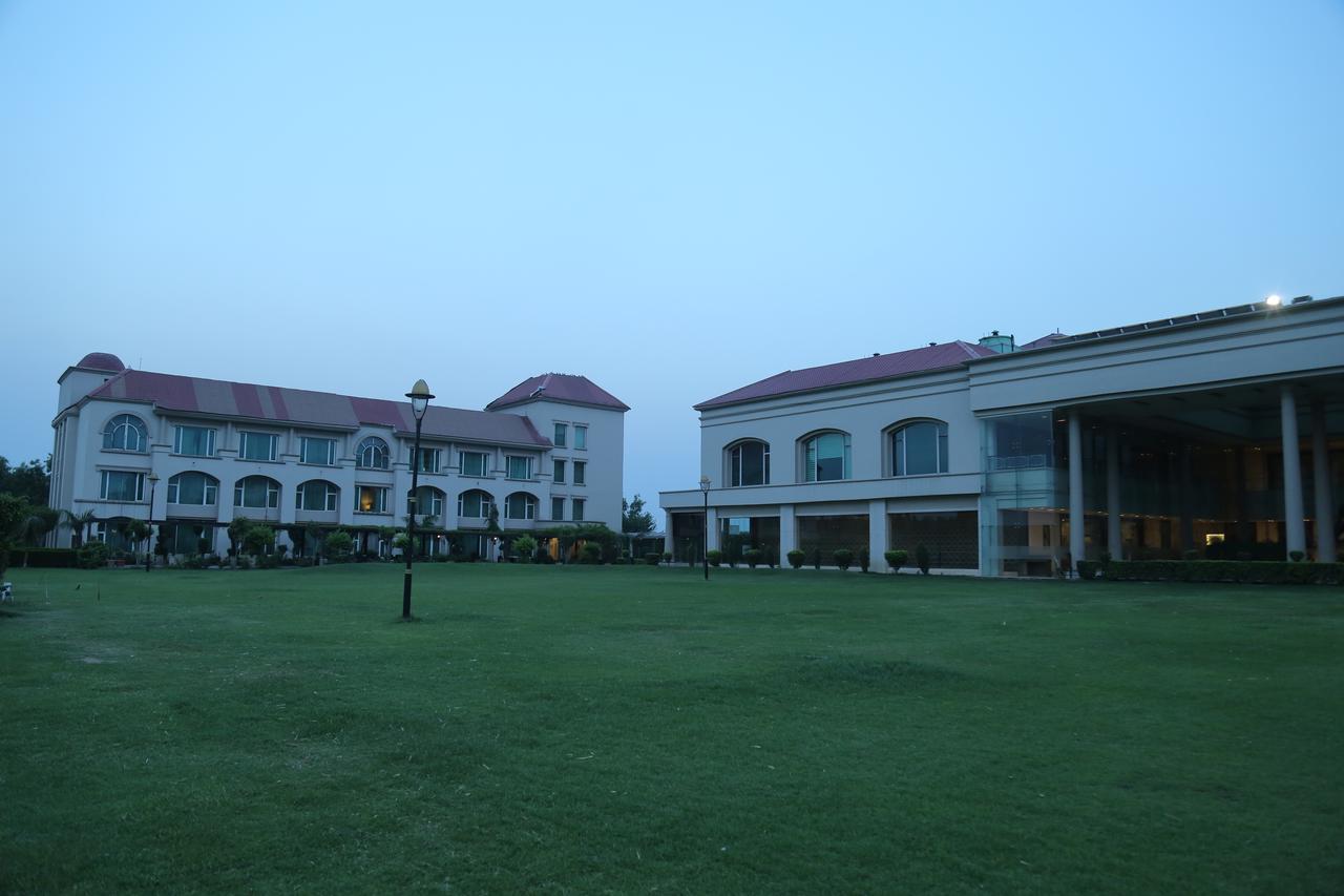 The Cabbana Resort & Spa Phagwāra Екстериор снимка